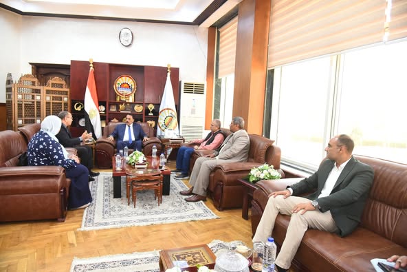 إستقبال اللواء خالد شعيب محافظ مطروح ،الاستاذ الدكتور عبدالقادرعبدالكريم ابراهيم عميد المعهد التكنولوجي العالي بالعاشر من رمضان ومطروح